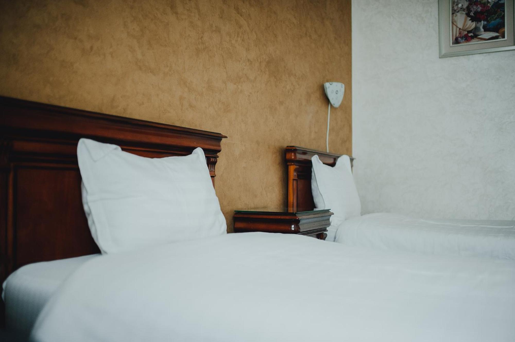 Hotel Bavaria Крайова Экстерьер фото