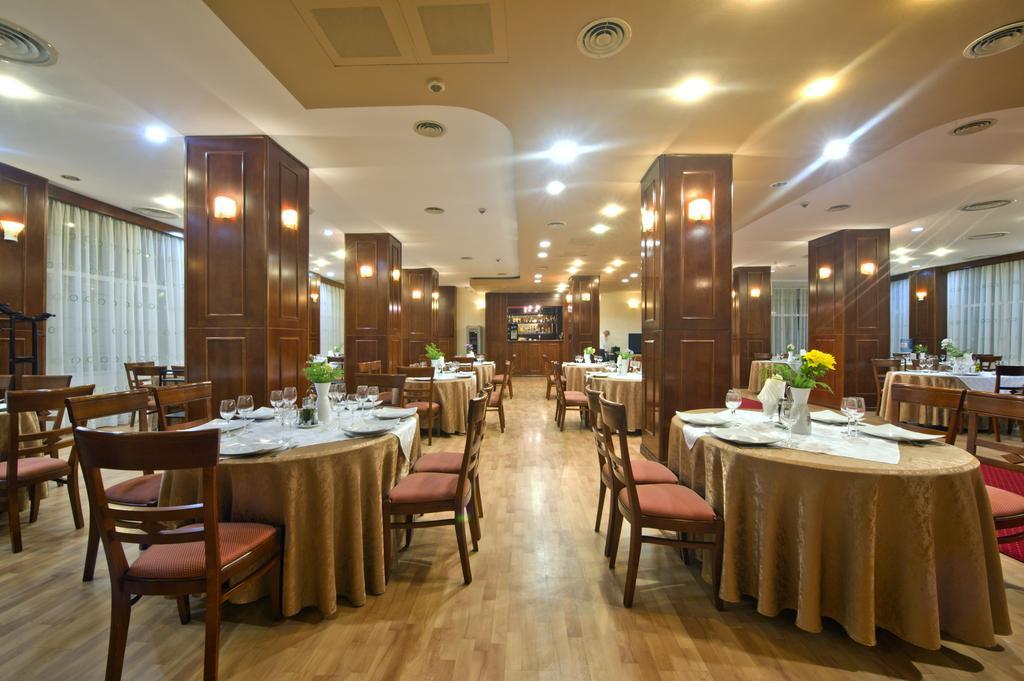 Hotel Bavaria Крайова Экстерьер фото